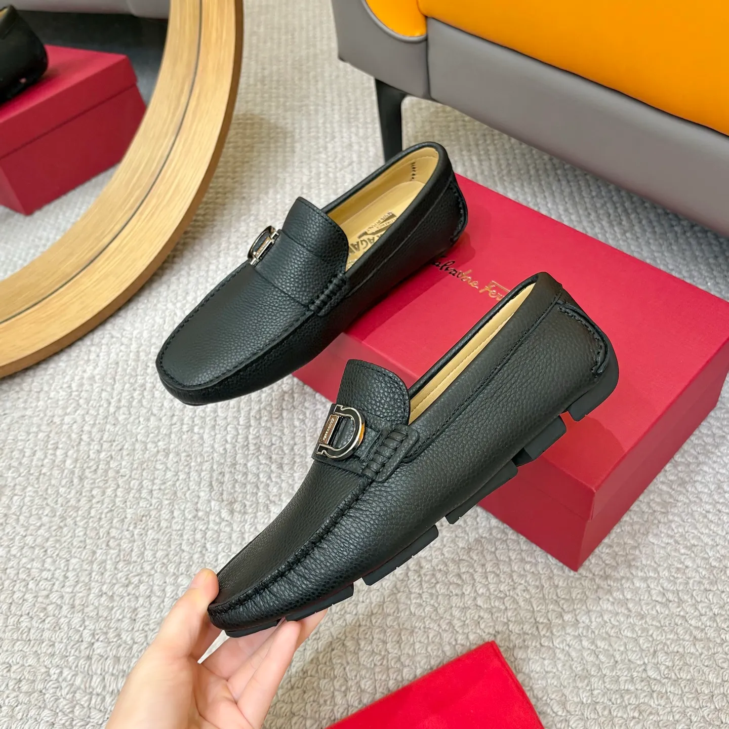 Men's men's shoes 💰420 (Yangli) Ferragamo 〰Ferragamo 2⃣️0⃣️2⃣️5️⃣ New series 👊🏻 Upper 🇮🇹 Italian imported calfskin, original outsole molding. Water-dyed sheepskin lining. The identity of every successful man is set off, and the upper and lower shoes are elegant and stable🚶🏻🚶🏻The high-end custom counter original replica is an eternal classic🔍️Number of codes: 38-46 with counter packaging